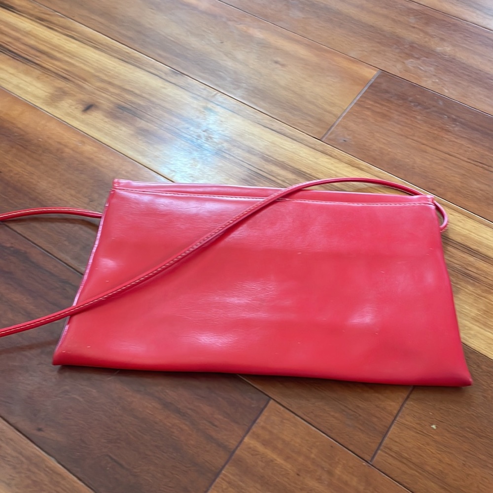 VINTAGE RED LEATHER HANDBAG - Picture 9 of 10
